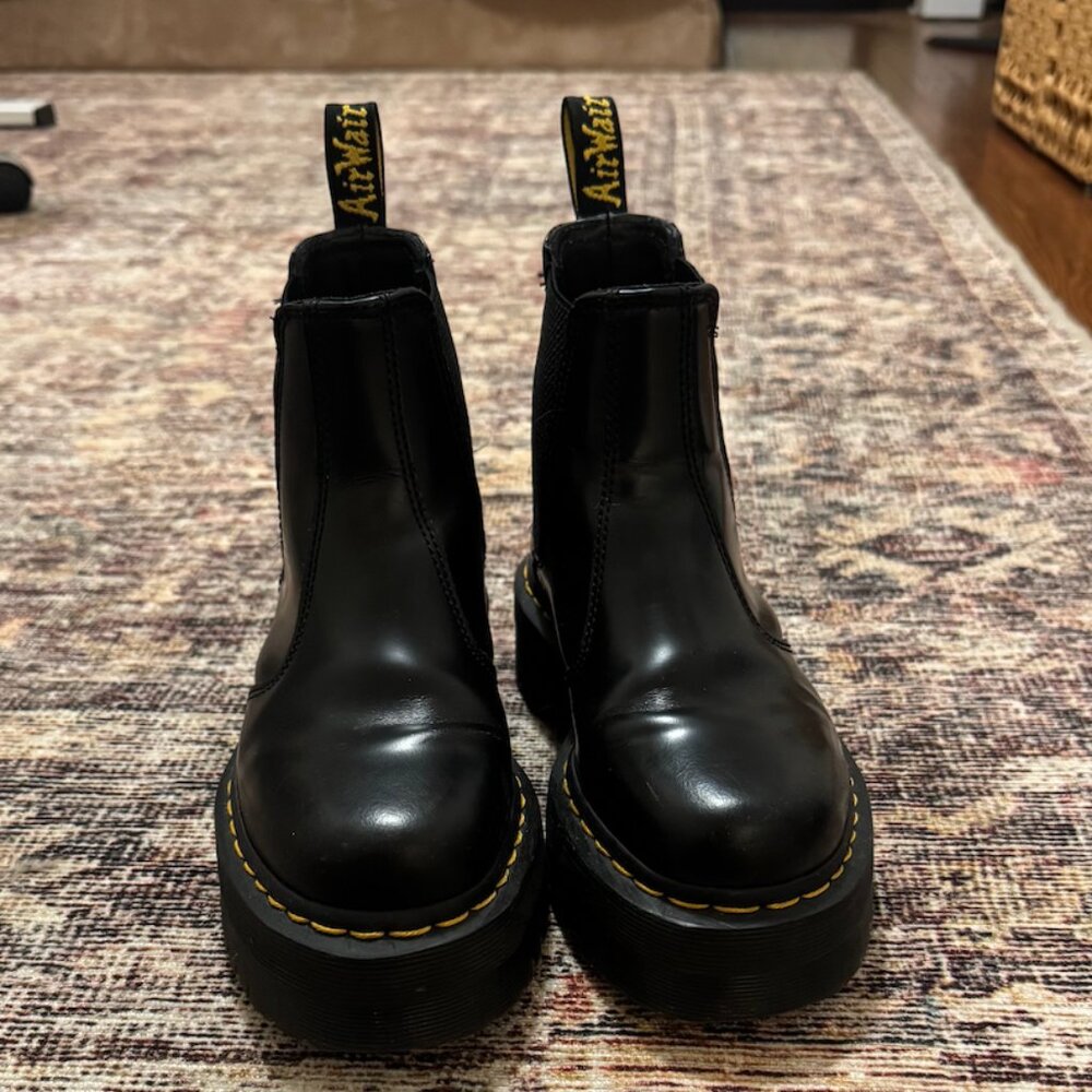 2976 Smooth Leather Platform Chelsea Boots in Black